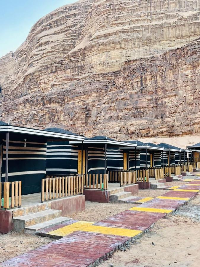 Salman Zwaidh Camp Hotel Wadi Rum Bagian luar foto