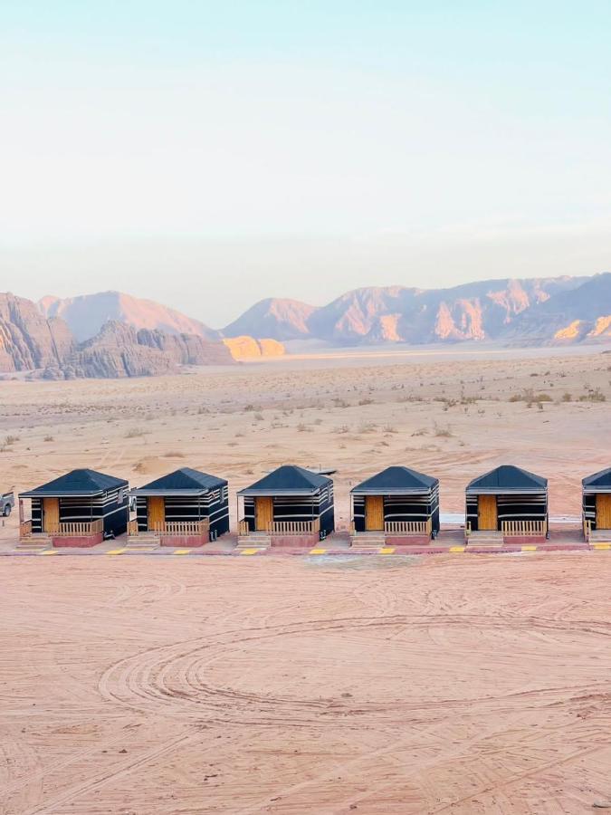 Salman Zwaidh Camp Hotel Wadi Rum Bagian luar foto
