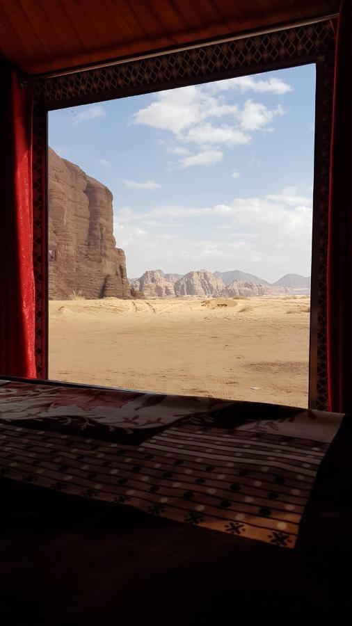 Salman Zwaidh Camp Hotel Wadi Rum Bagian luar foto