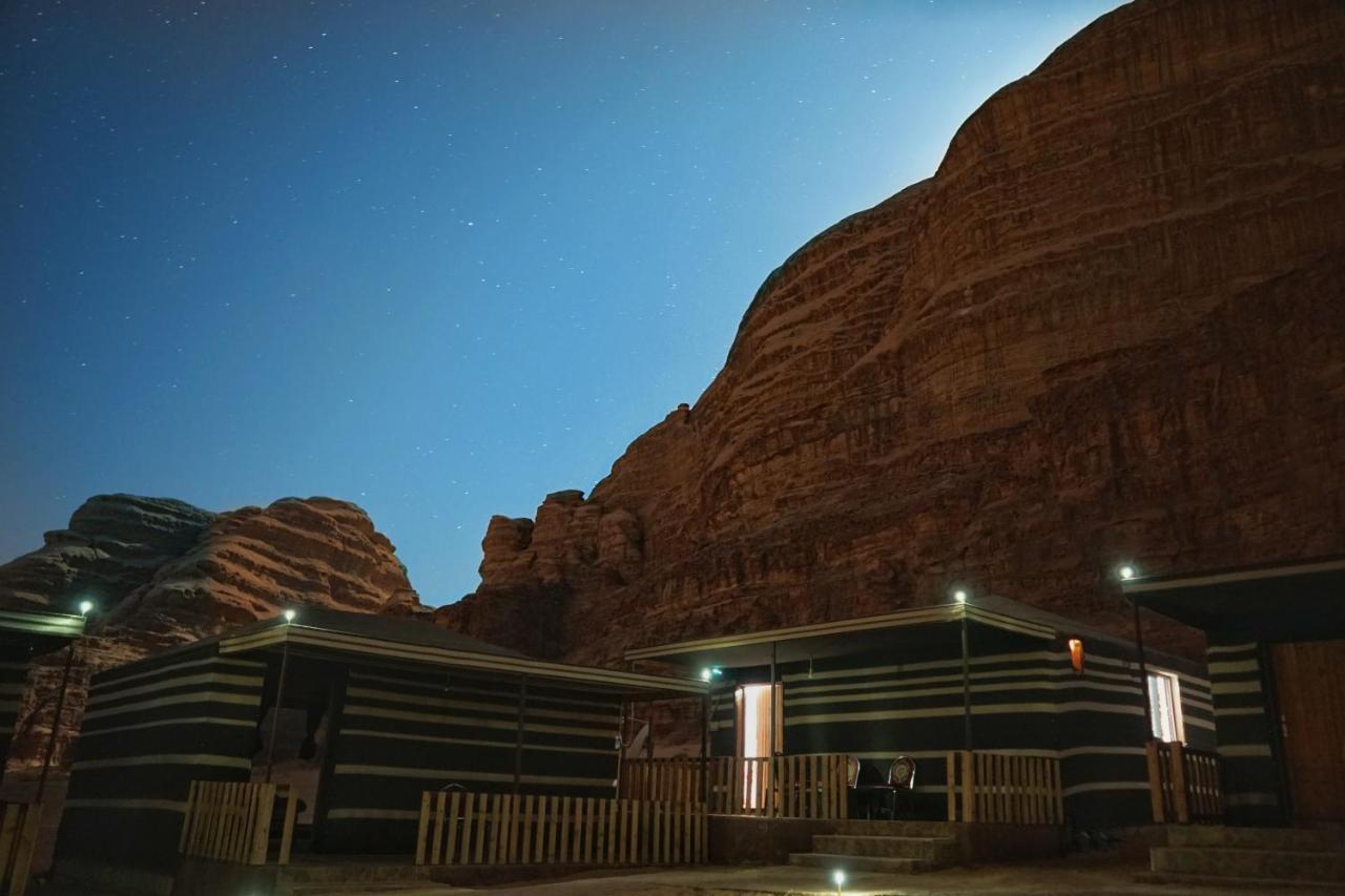 Salman Zwaidh Camp Hotel Wadi Rum Bagian luar foto