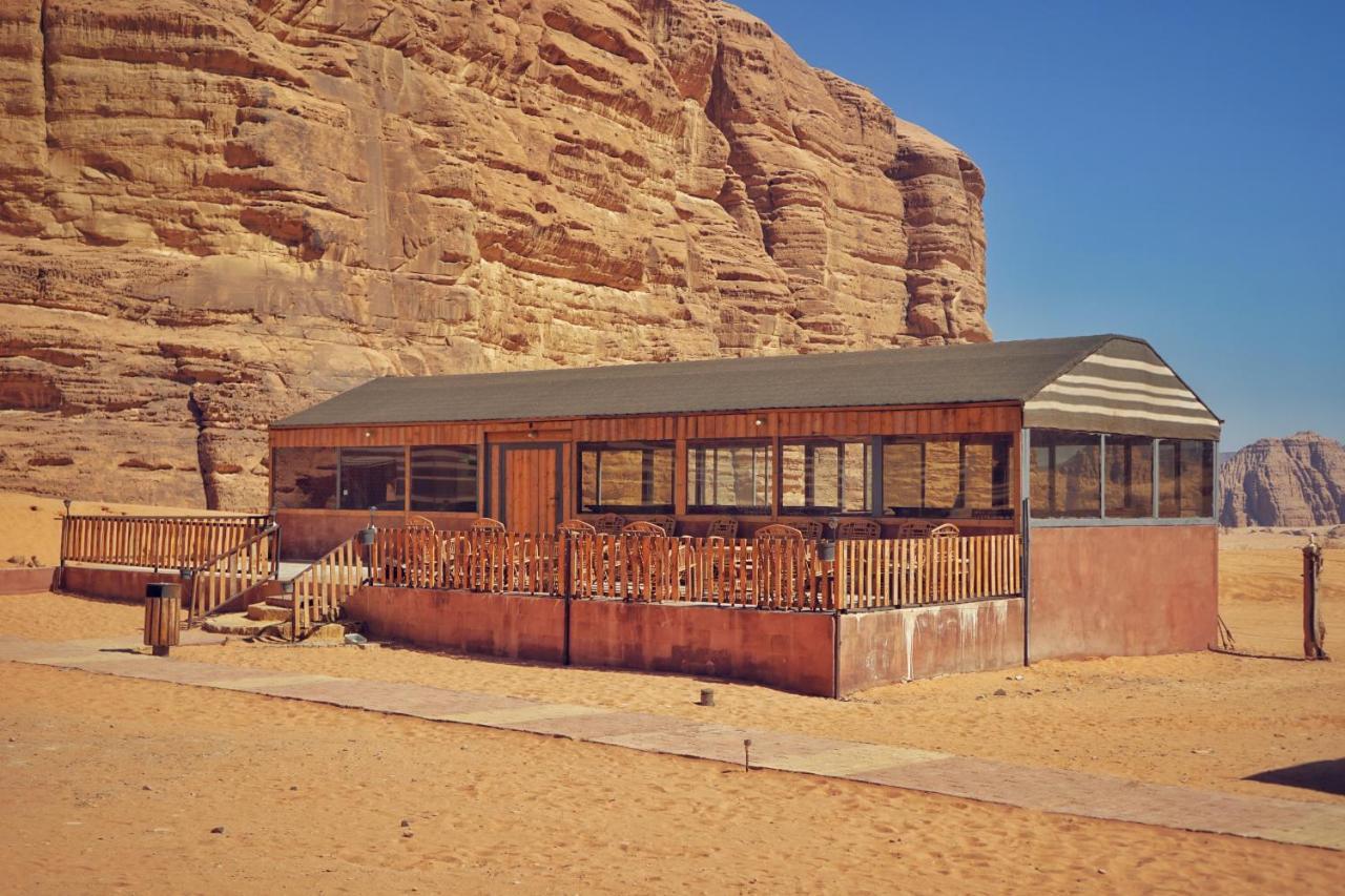 Salman Zwaidh Camp Hotel Wadi Rum Bagian luar foto
