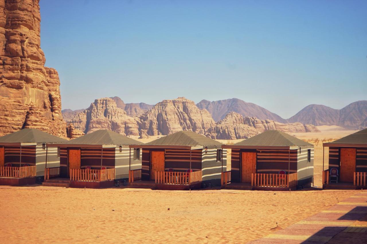 Salman Zwaidh Camp Hotel Wadi Rum Bagian luar foto
