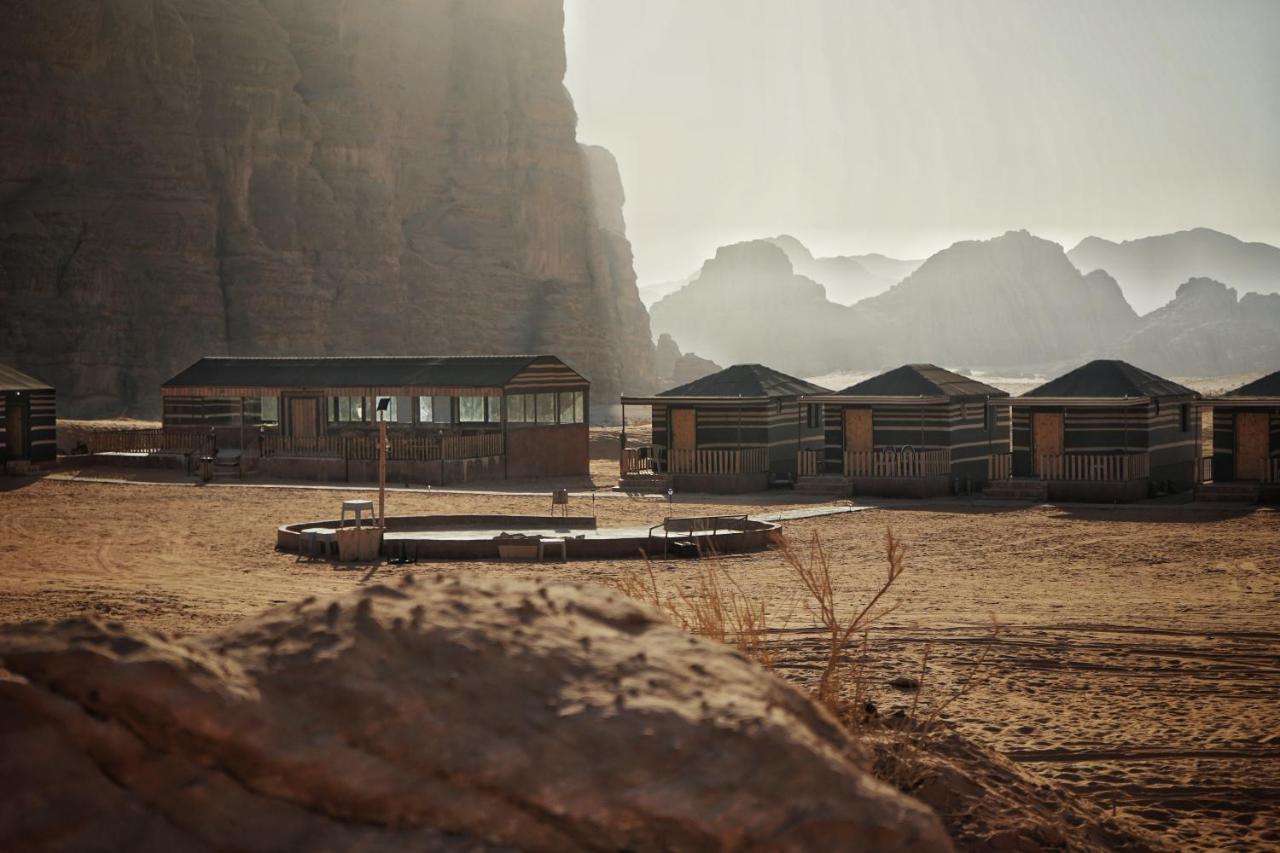 Salman Zwaidh Camp Hotel Wadi Rum Bagian luar foto