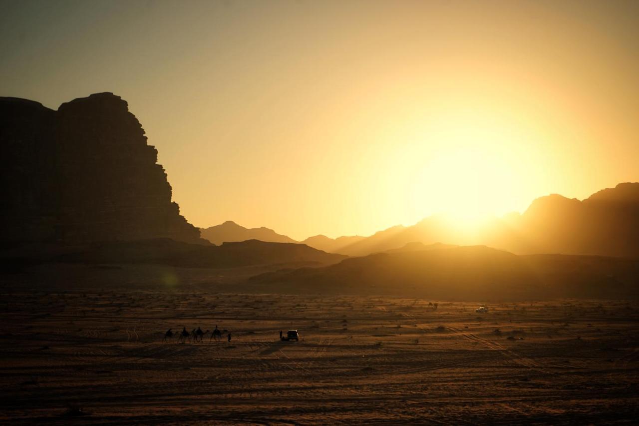 Salman Zwaidh Camp Hotel Wadi Rum Bagian luar foto