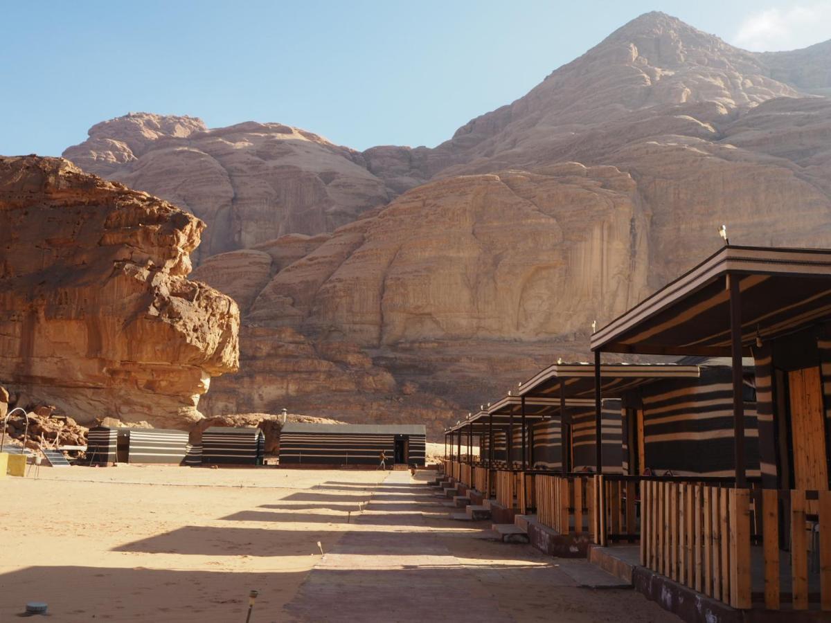 Salman Zwaidh Camp Hotel Wadi Rum Bagian luar foto