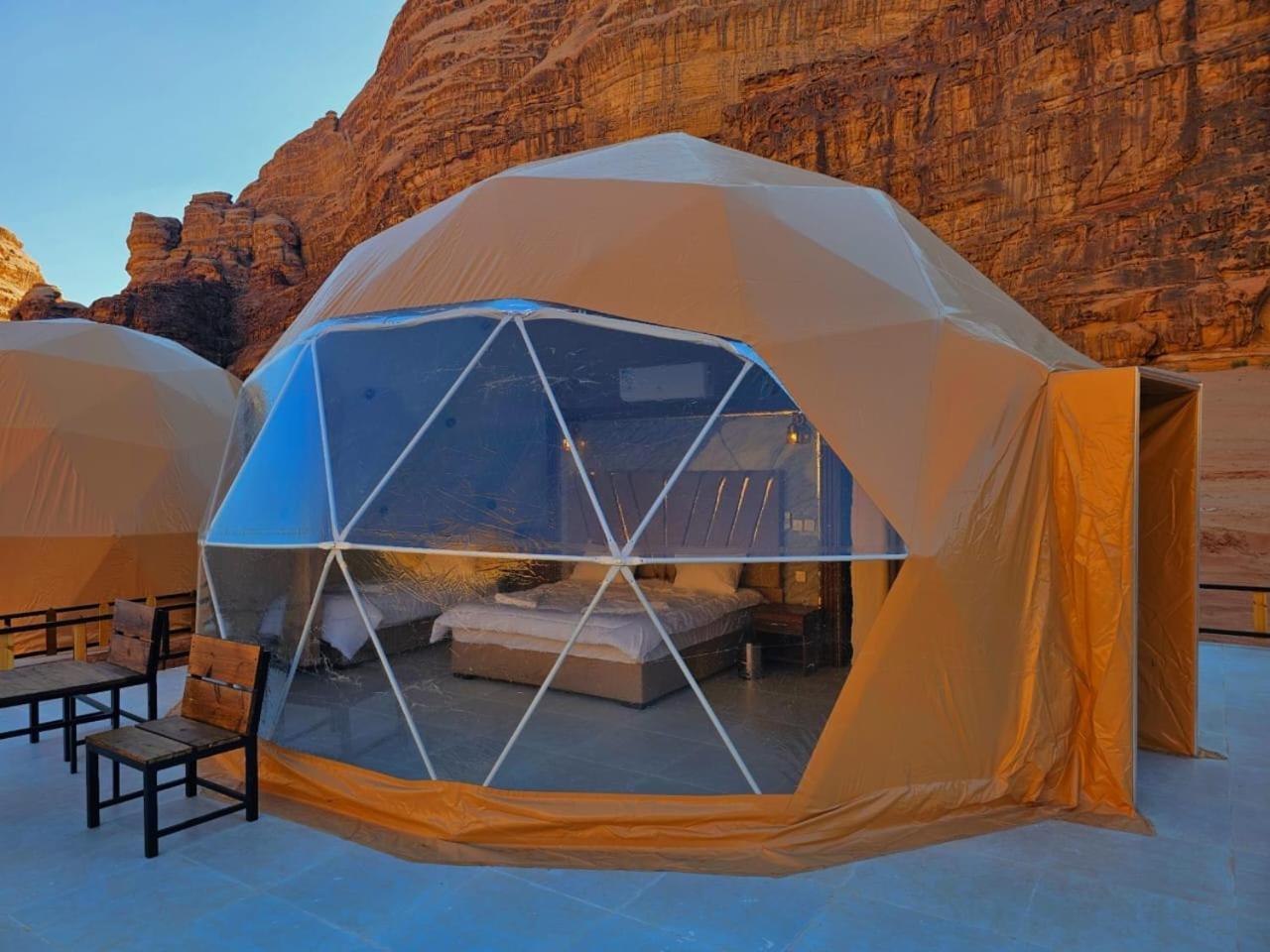 Salman Zwaidh Camp Hotel Wadi Rum Bagian luar foto