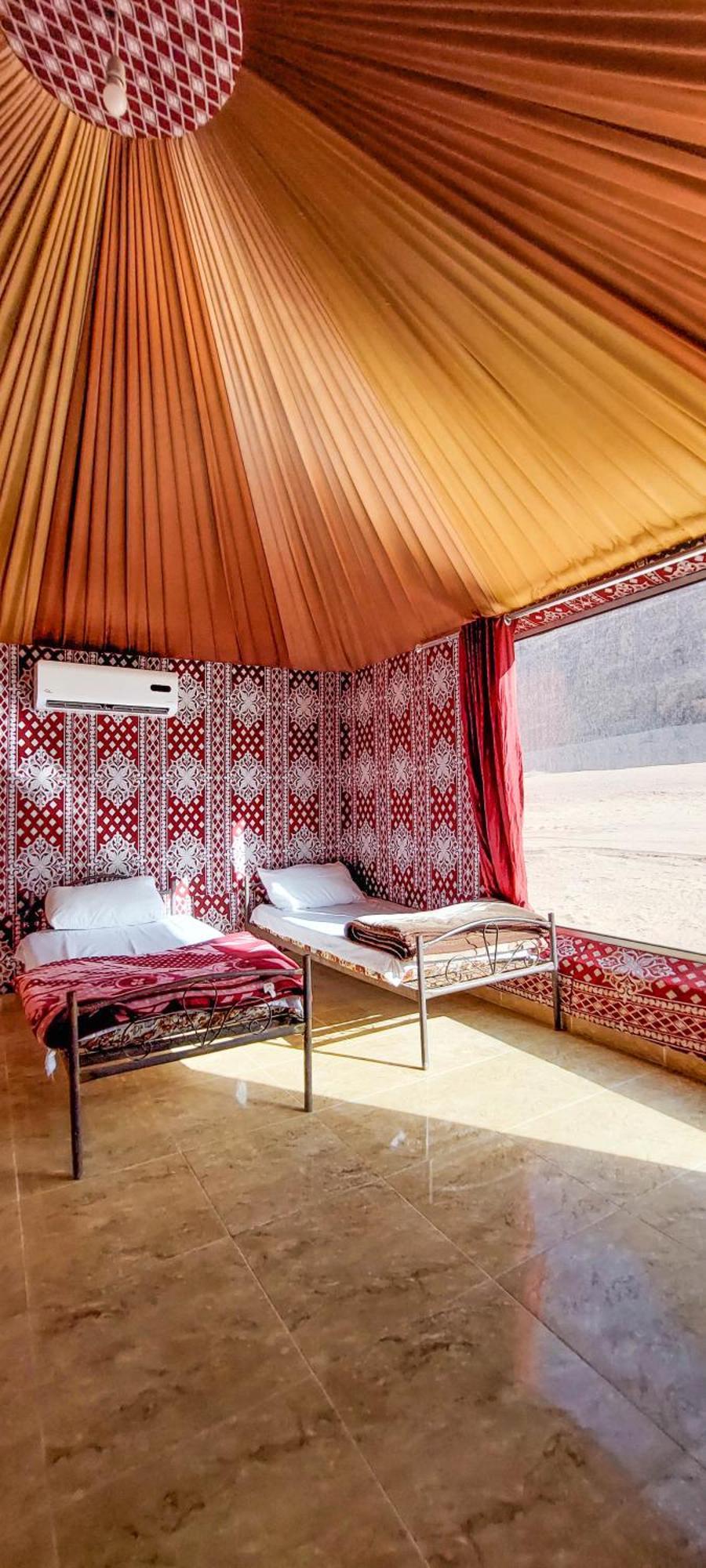Salman Zwaidh Camp Hotel Wadi Rum Bagian luar foto