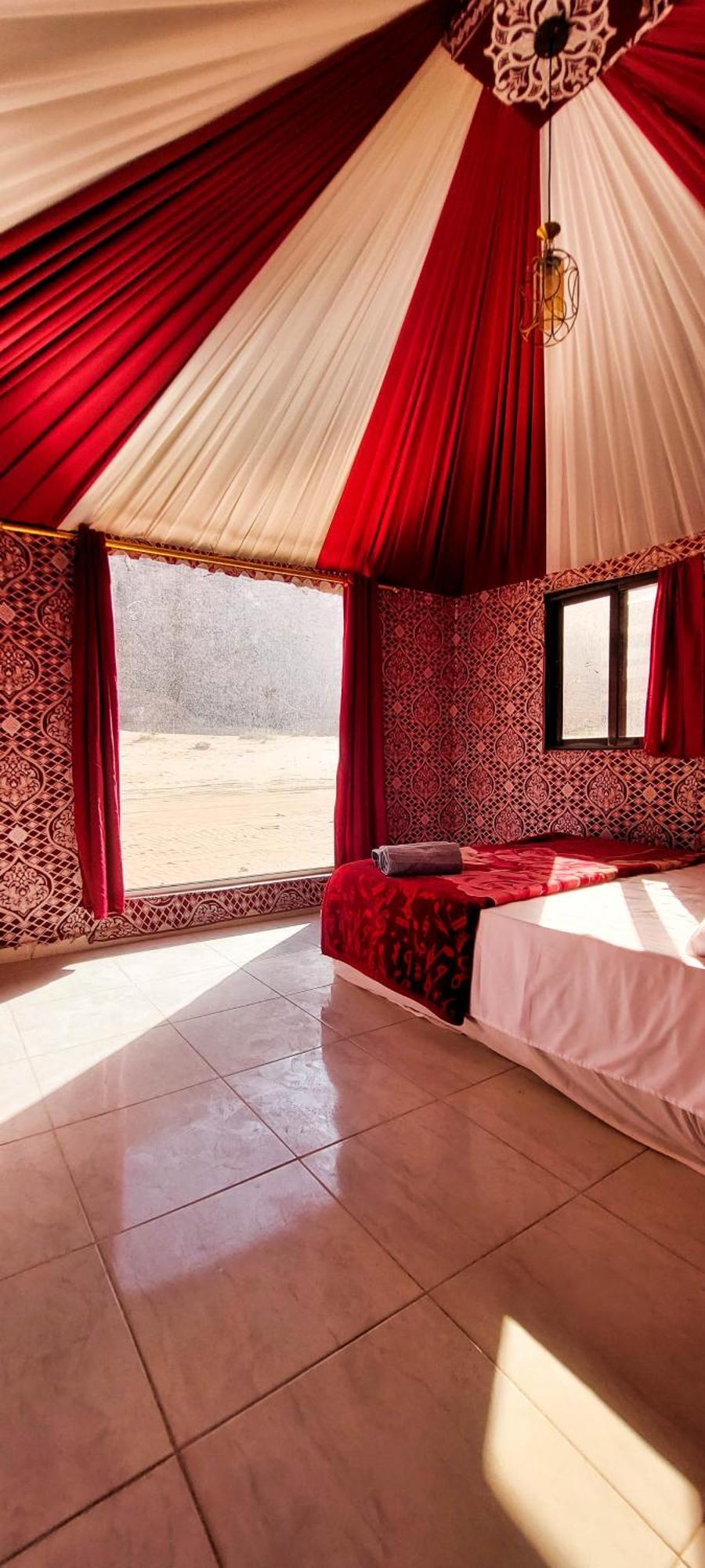 Salman Zwaidh Camp Hotel Wadi Rum Bagian luar foto