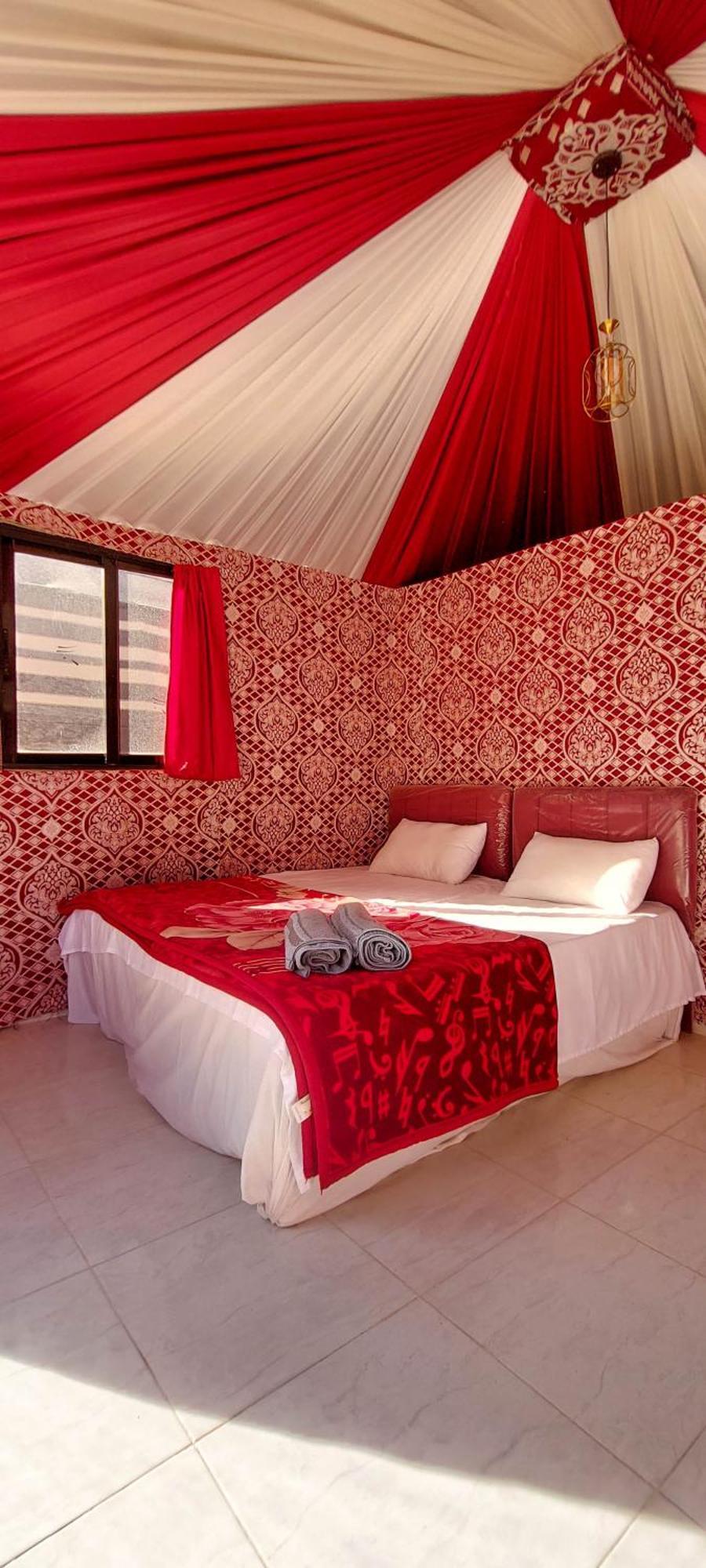 Salman Zwaidh Camp Hotel Wadi Rum Bagian luar foto