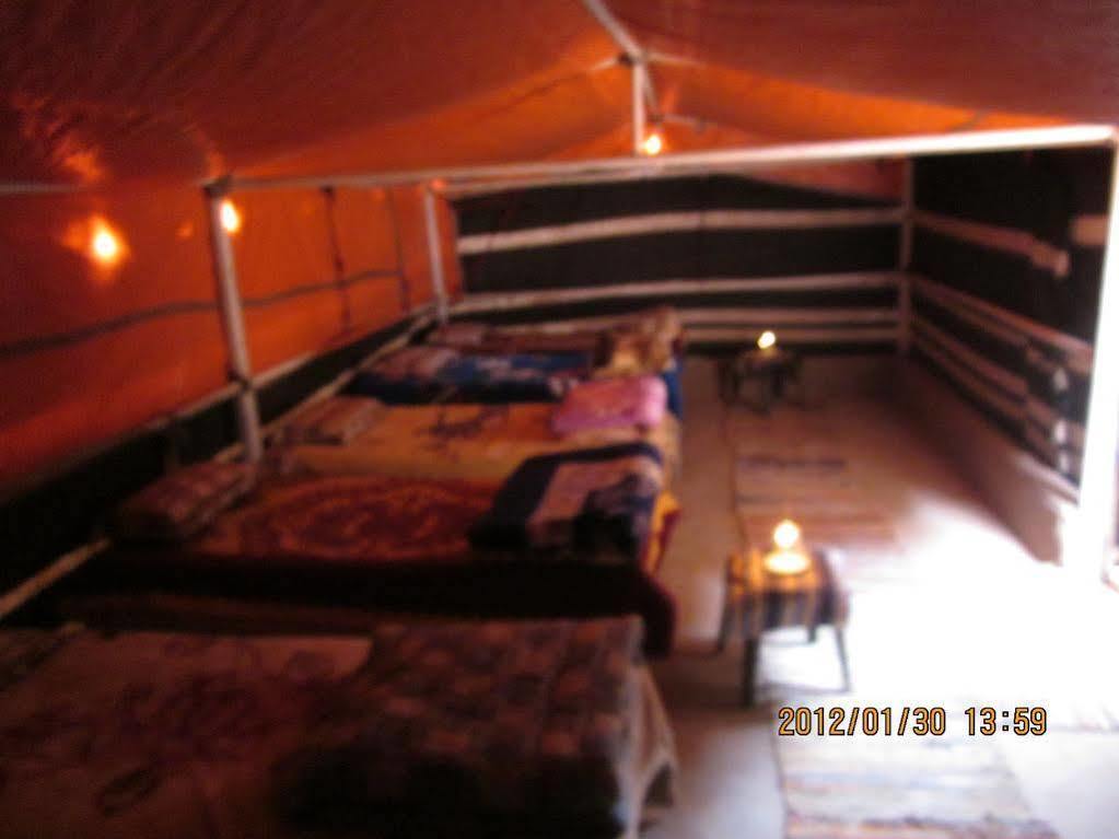 Salman Zwaidh Camp Hotel Wadi Rum Bagian luar foto