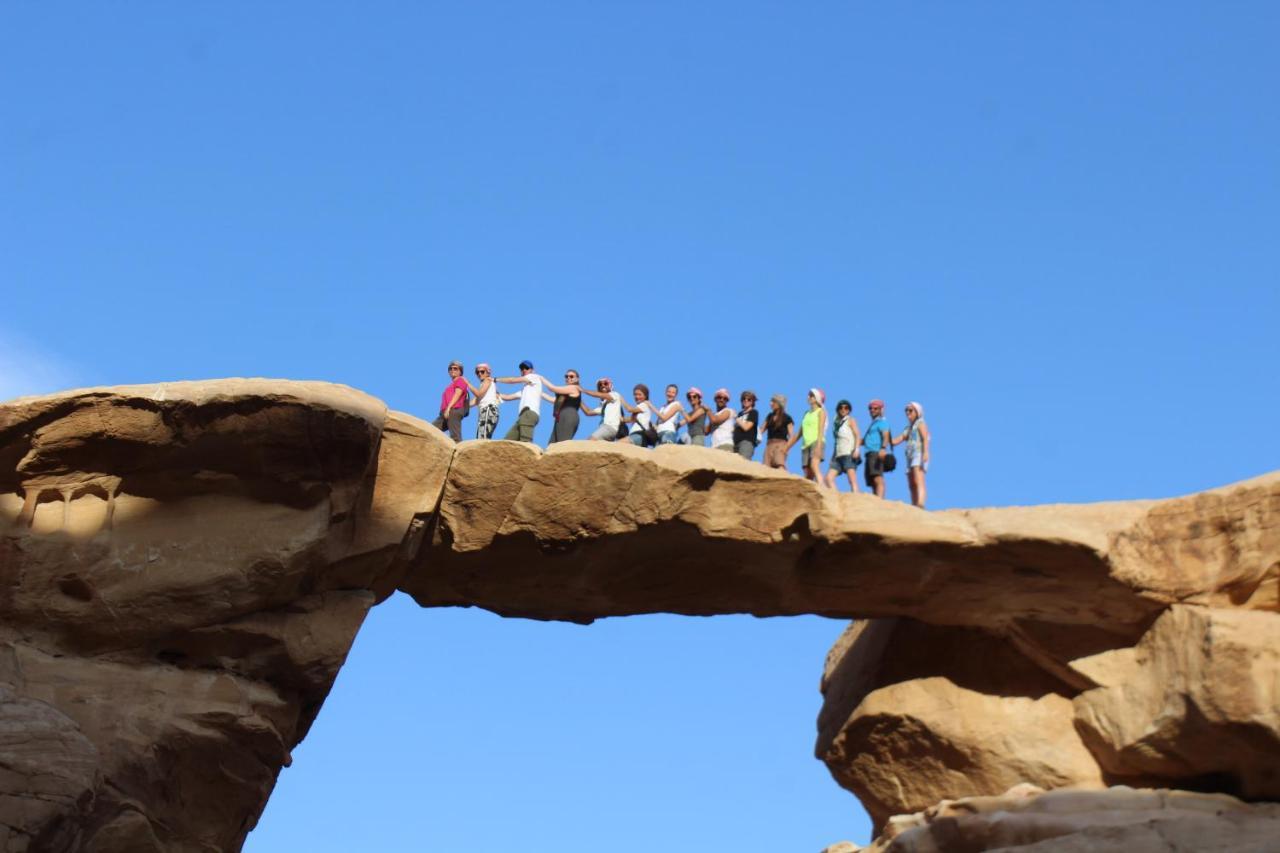 Salman Zwaidh Camp Hotel Wadi Rum Bagian luar foto
